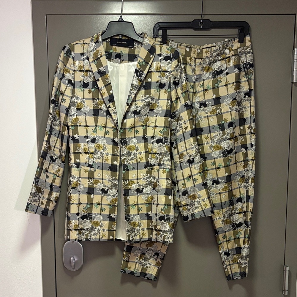 Zara Basic Beige Floral Patterned Suit - image 1